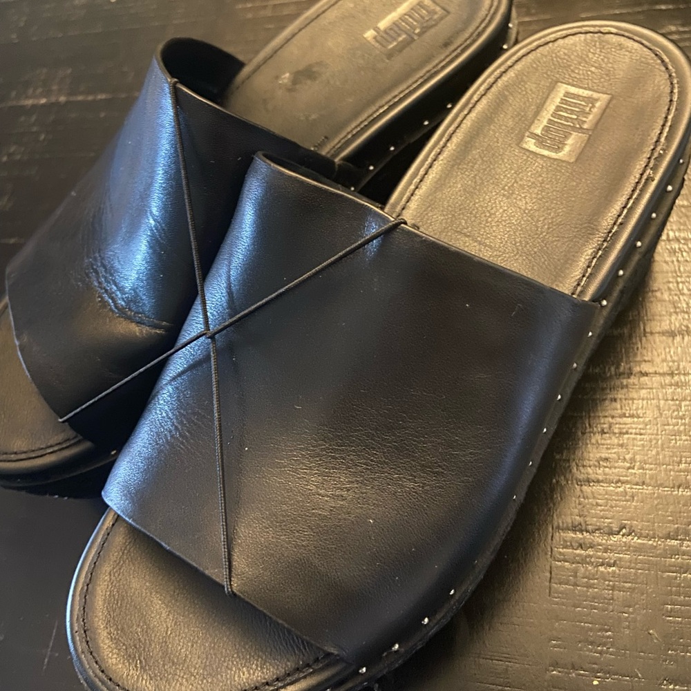 Fitflop black sandals size 6